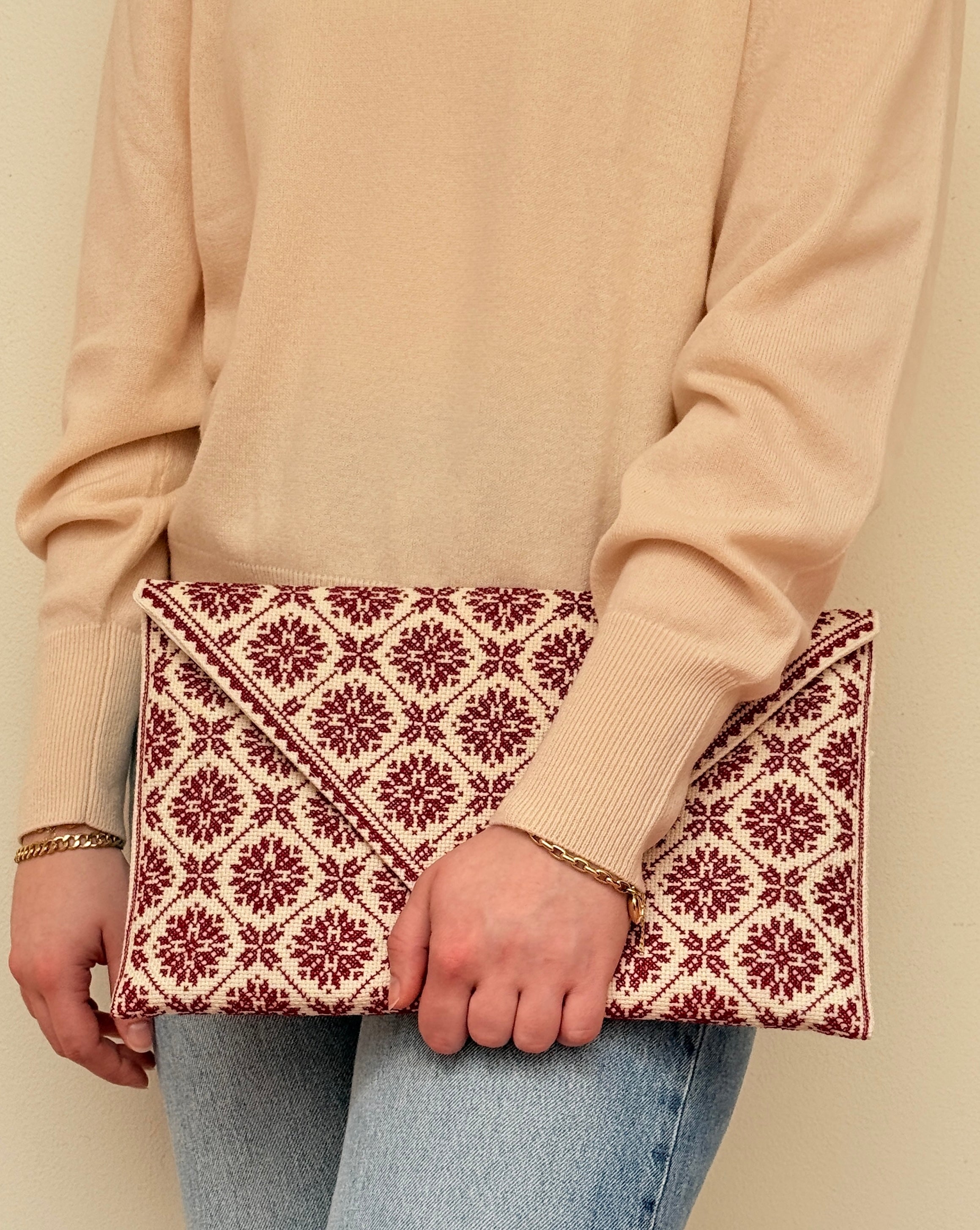The Monochrome Floral Clutch