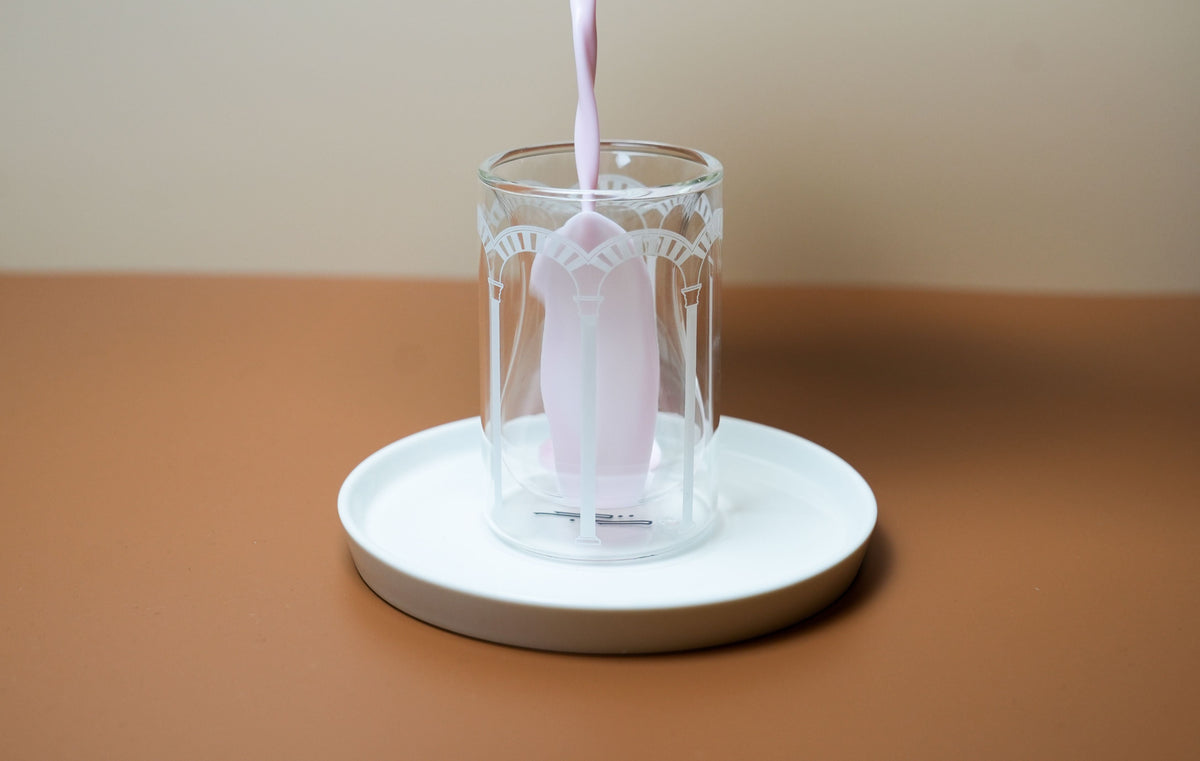 Drink being poured into the Double-wall Qaysari Cup 