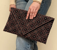 The Layali Noir Clutch