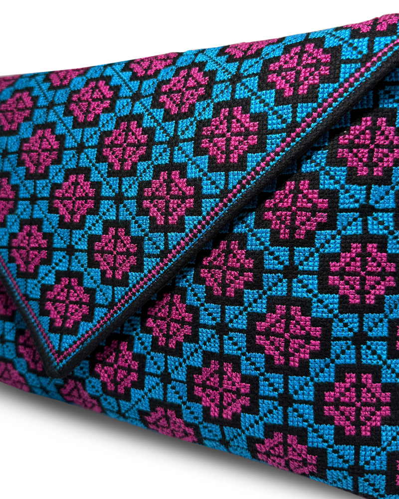 The Showstopper Clutch